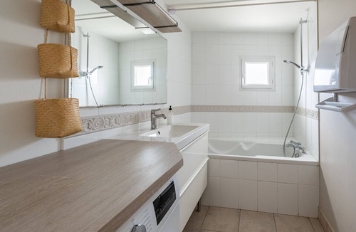Quai de la Fosse Apartment | City centre family flat with terrace