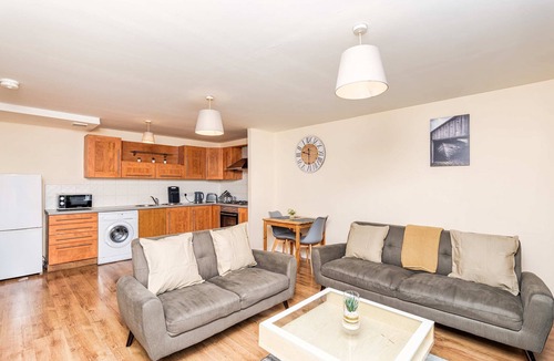 East End Apartment | City Centre Flat - 2 Bed - by Holiday Homes