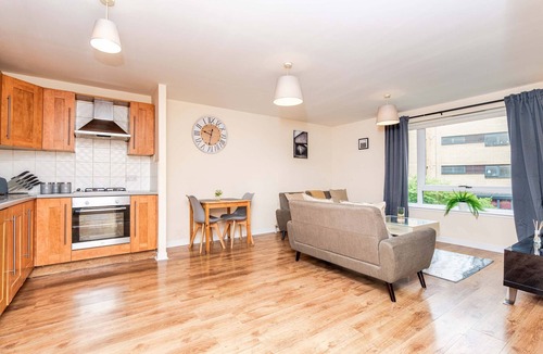 East End Apartment | City Centre Flat - 2 Bed - by Holiday Homes
