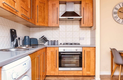 East End Apartment | City Centre Flat - 2 Bed - by Holiday Homes