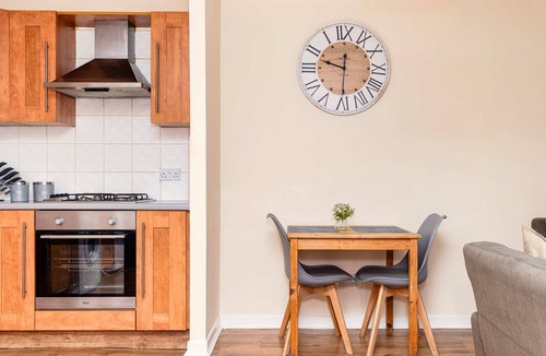 East End Apartment | City Centre Flat - 2 Bed - by Holiday Homes