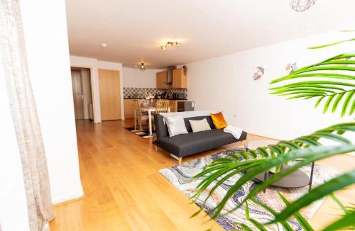 Sheffield City Centre Apartment | City Centre Getaway - Modern 1BR with Parking