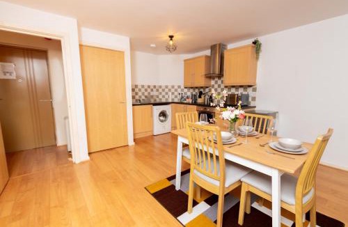Sheffield City Centre Apartment | City Centre Getaway - Modern 1BR with Parking