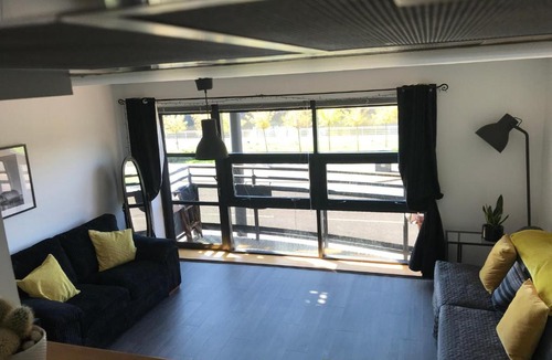 City Centre Glasgow Apartment | City Centre Riverside Apartment with private parking