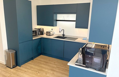 Theatreland Birmingham Apartment | City Centre - Sleeps 4 & Free Parking