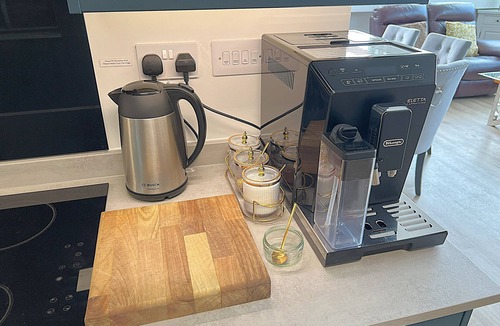 Theatreland Birmingham Apartment | City Centre - Sleeps 4 & Free Parking