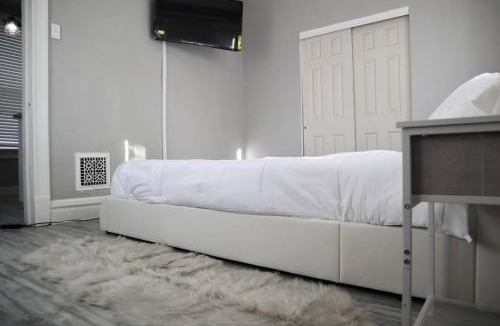 Tower Grove South Villa | City Chic Retreat!