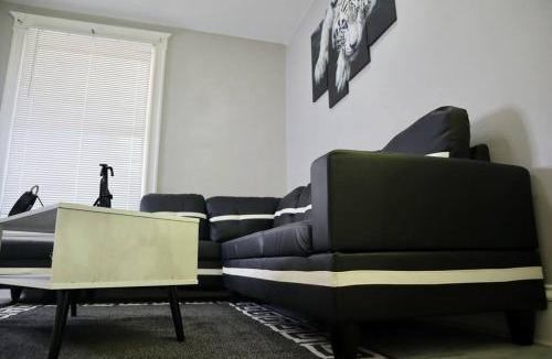 Tower Grove South Villa | City Chic Retreat!