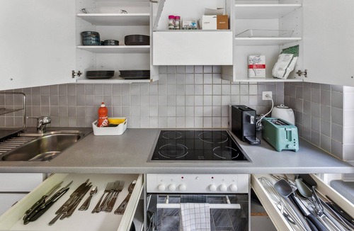 Center Apartment | City Close: Peaceful 3BR Apartment