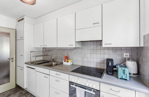 Center Apartment | City Close: Peaceful 3BR Apartment
