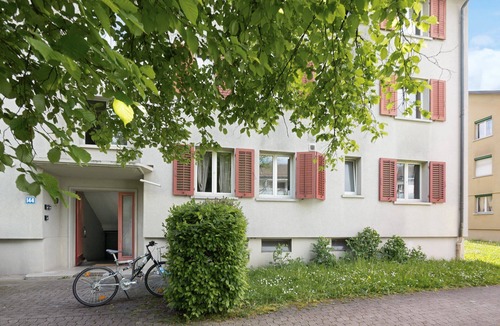 Center Apartment | City Close: Peaceful 3BR Apartment