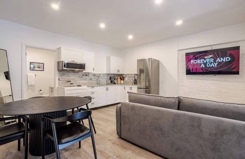 Latin Quarter House | City Comfort – Charming Studio in Ville-Marie