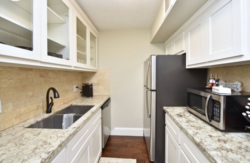 Brookhollow Condo | CITY CONDO
