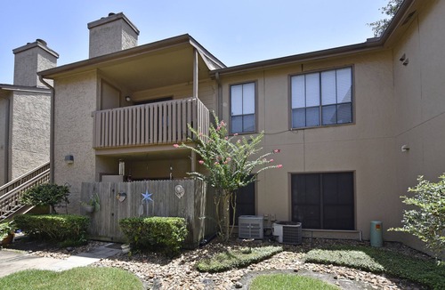 Brookhollow Condo | CITY CONDO