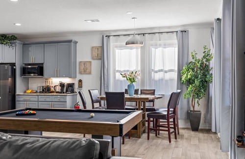 South Arlington House | City Escape: Contemporary Home Mins from Six Flags and Stadiums.
