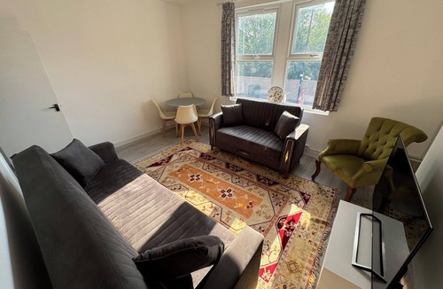 Enfield Highway House | City Escape