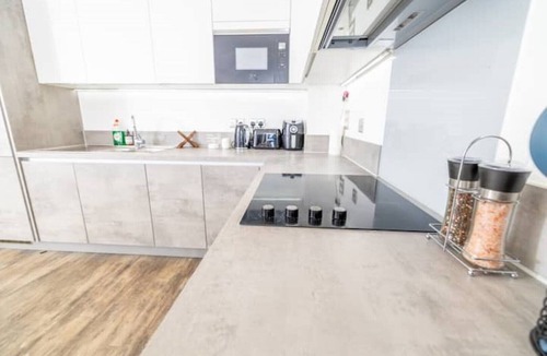 Gascoigne Apartment | City Escape - Unwind in Style