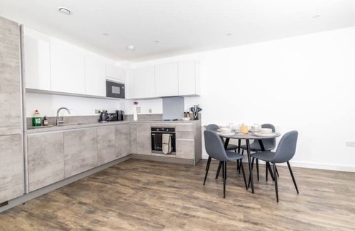 Gascoigne Apartment | City Escape - Unwind in Style