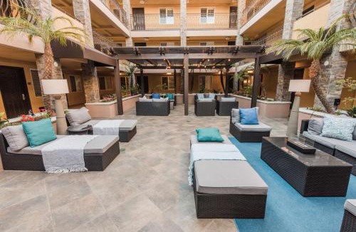 Tree Section Hotel | City Express by Marriott Manhattan Beach