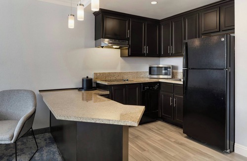 Tree Section Hotel | City Express By Marriott Manhattan Beach