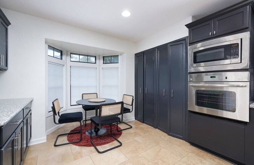 Whispering Oaks House | City Gem w/Pool | MovieTheater&PuttPutt