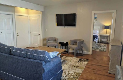 Wilmington Apartment | City Getaway 3