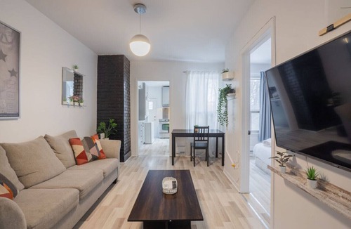 Griffintown Apartment | City Haven Stay | 4BR Stylish Getaway