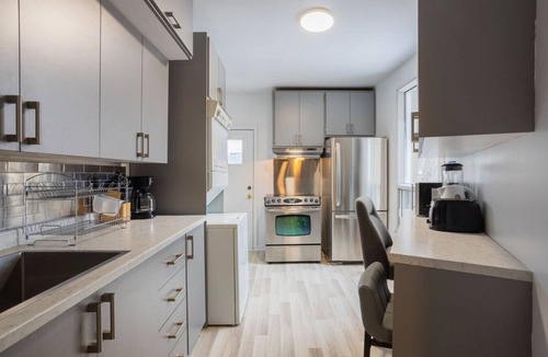 Griffintown Apartment | City Haven Stay | 4BR Stylish Getaway