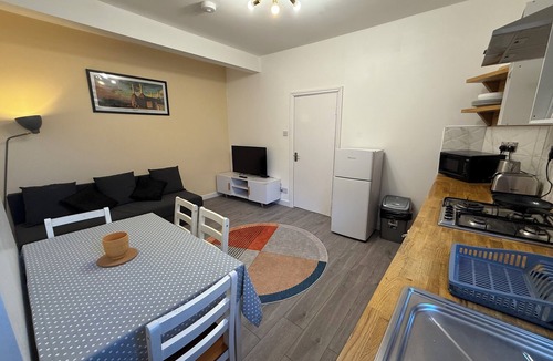 Enfield Highway Apartment | City Hideaway