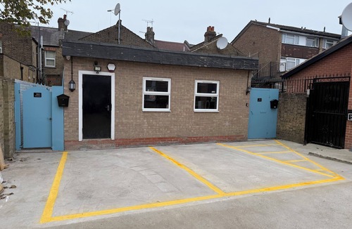 Enfield Highway Apartment | City Hideaway