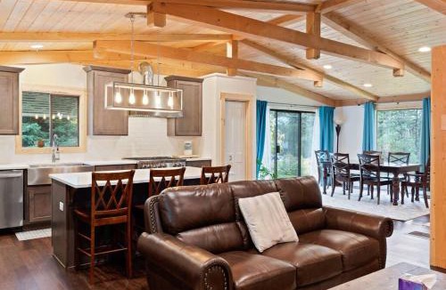 Spokane House | City House Large Backyard BBQ Laundry