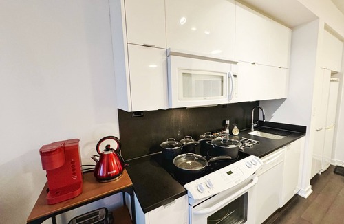 Bathurst Quay Condo | City & Lake View at level 48+1 Underground Park.