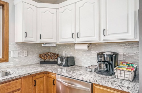 Sioux Falls House | City Lodge -Beautiful 10 Person Home Near the Mall