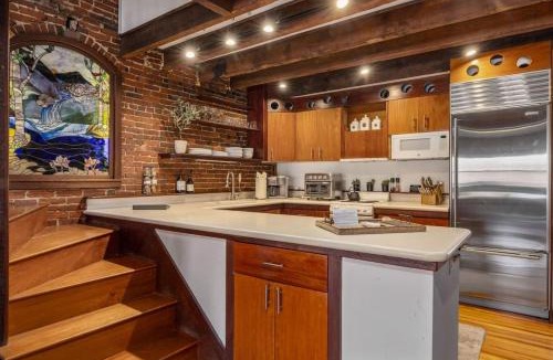 Newburyport Apartment | City Loft Group Getaway King Downtown Location