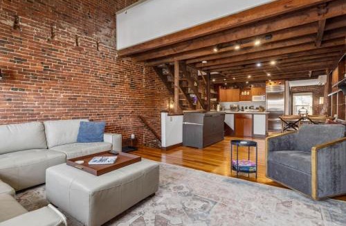 Newburyport Apartment | City Loft Group Getaway King Downtown Location