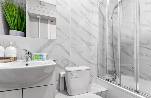 Seven Sisters Condo | City Oasis - 1 BD Flat in Central Location