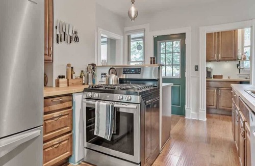 Downtown Minneapolis House | City Oasis Awaits Cozy DT Home With Hot Tub Vikings