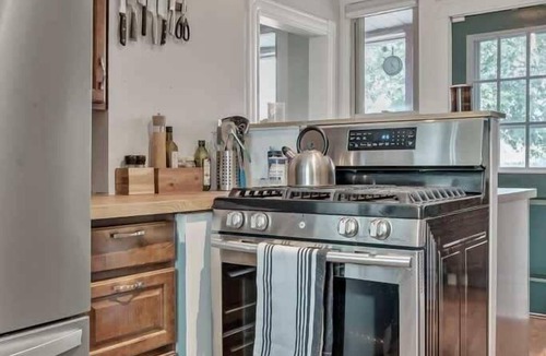 Downtown Minneapolis House | City Oasis Awaits Cozy DT Home With Hot Tub Vikings
