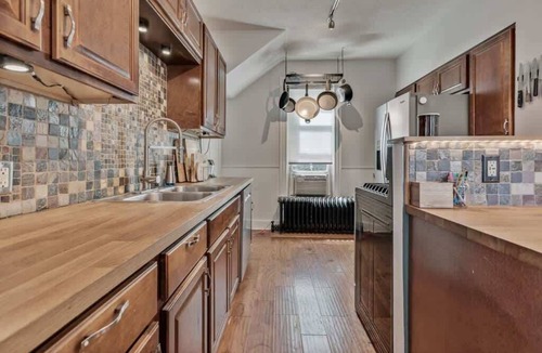 Downtown Minneapolis House | City Oasis Awaits Cozy DT Home With Hot Tub Vikings