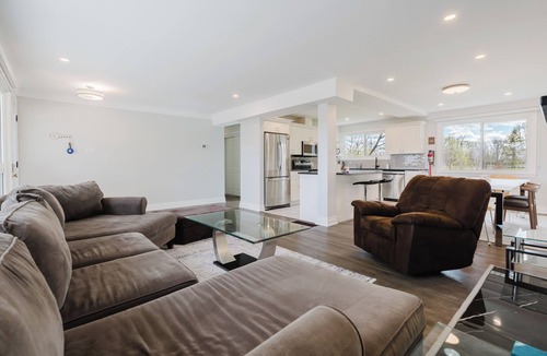 Ottawa Division House | City Oasis with Hot Tub & Sunroom in Ottawa