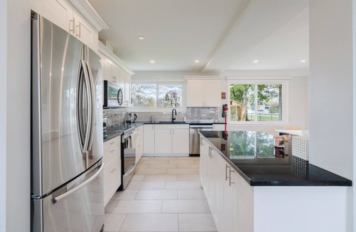 Ottawa Division House | City Oasis with Hot Tub & Sunroom in Ottawa