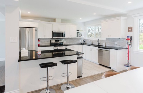 Ottawa Division House | City Oasis with Hot Tub & Sunroom in Ottawa