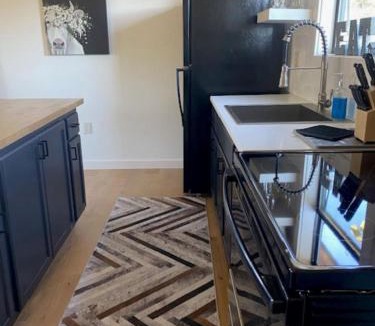 Fredericksburg Bed & Breakfast | City on a Hill at Spring Creek