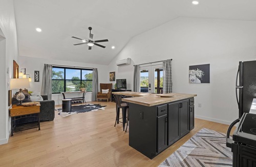 Fredericksburg Cabin | City on a Hill at Spring Creek