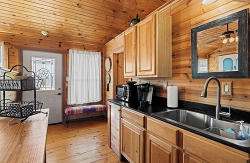 Fredericksburg Cabin | City on a Hill at Spring Creek