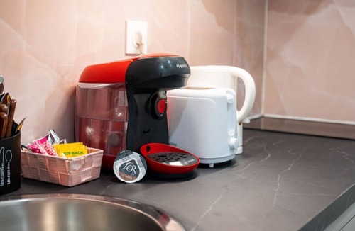 Evreux Apartment | City pop sleeps 2