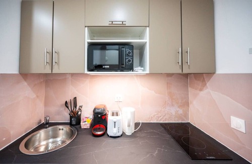 Evreux Apartment | City pop sleeps 2