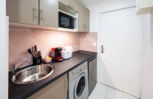 Evreux Apartment | City pop sleeps 2