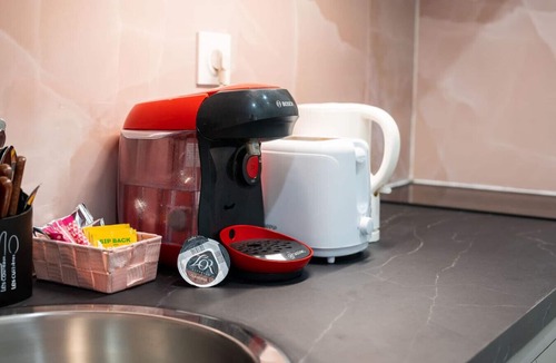 Evreux Apartment | City pop sleeps 2