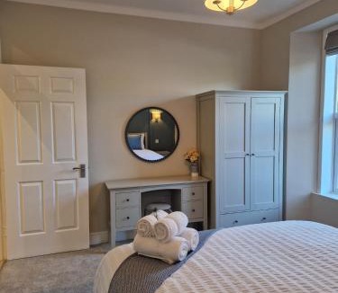 Tillicoultry Apartment | City Residence Free Parking